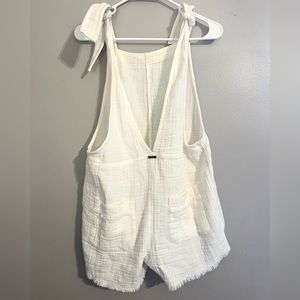 Women’s Medium White Billabong Romper Overalls
